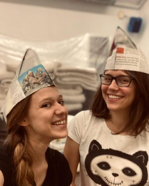 Tereza Těžká Instagram - Dneska jsme Malířky pokojů !! 🎨❤️😂
#saturday #work #painting #love #friends #girls #happytime #filterdramaticwarm