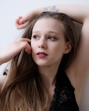 Tereza Těžká Instagram - Daydreaming 
Foto: N. M. Ševčíková 

#portret #photography #me #lovelyday