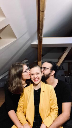 Tereza Těžká Instagram - Další stream na téma polyamorie, tentokrát s těmi nejbližšími. Společně se Vám pokusíme otevřít, odpovědět na nejčastější otázky a nahlédnout do našeho vztahu.