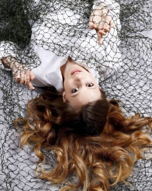 Tereza Těžká Instagram - Focení do rozhovoru pro právo 
Foto: Petr Horník
#foto #portret #photography #curlyhair #interview #makeup