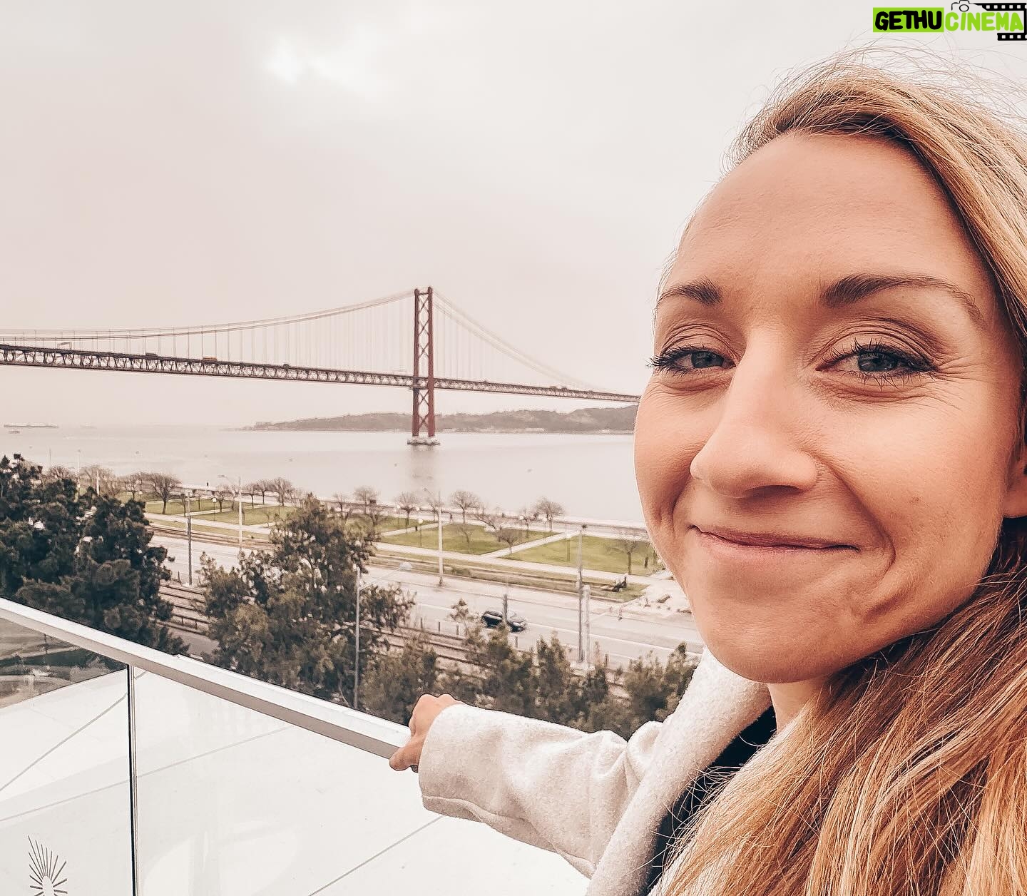 Tereza Tobiášová - 771 Likes - Najdi 5 rozdílů mezi fotkou 1 a 2. Rozdíl 18 hodin. A pojmenuj lokaci 🤣🚗🛬🕒
Tak tohle je ten nový Superb, na který jste se ptali na akcích @skodacr a @agentura_ritual celou zimu.
Už mi v něm vlály vlasy u oceánu! Celá reportáž na @primaftv nebo na webu @autosalon.tv 📺
Je to auto vašich snů? 👍