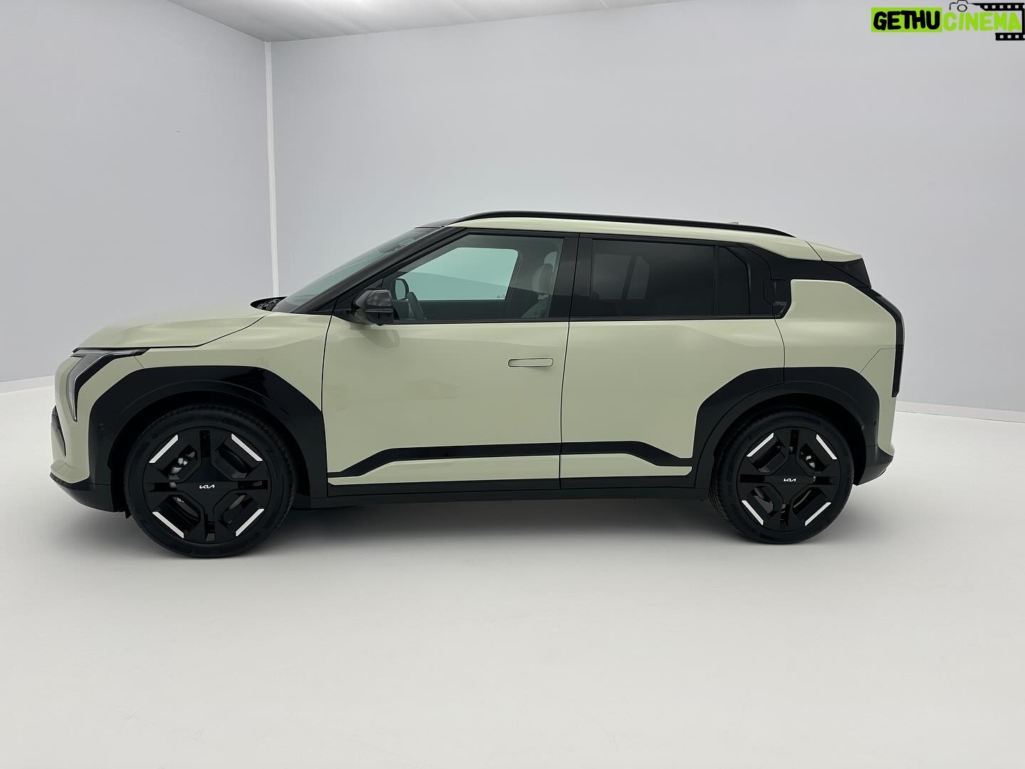 Tereza Tobiášová - 291 Likes - Nová @kiaczech EV3. Konečně zase novej design mezi auty. Je moc neno málo?
Už brzy v @autosalon.tv