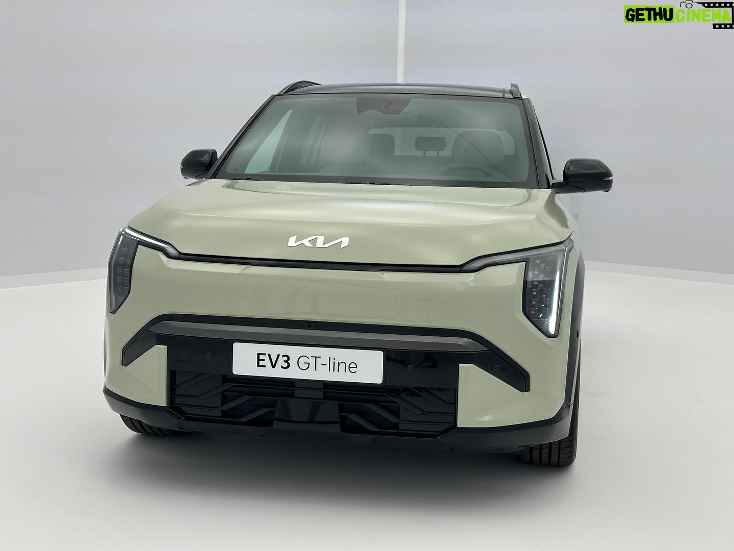 Tereza Tobiášová - 291 Likes - Nová @kiaczech EV3. Konečně zase novej design mezi auty. Je moc neno málo?
Už brzy v @autosalon.tv