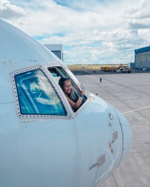 Tereza Tobiášová Instagram - Vikend jak víno! Tvrdej, sladkej, s peckou, prostě hrozno-víkend 🍇 Skvělej koncert @pmjofficial a výlet na @pragueairport 🥑