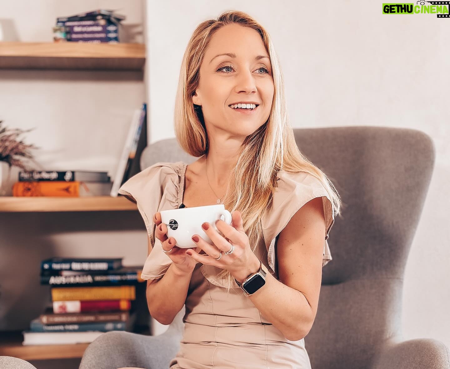 Tereza Tobiášová - 1.2K Likes - Doufám, že jste viděli exkluzivní premiéru fiktivní SoMe celebrity #maminaňamina v @autosalon.tv 🤣 Holka zlatá představila novej činskej skvost na silnicích #voyah Dream. Zítra ráno opáčko na @primaftv 👍📺