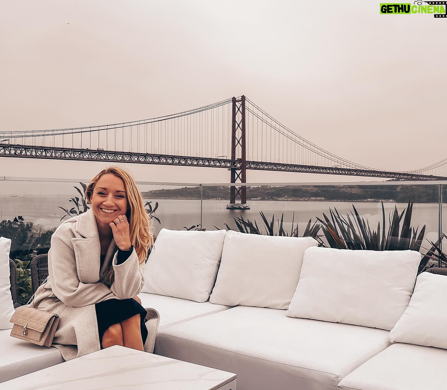 Tereza Tobiášová - 771 Likes - Najdi 5 rozdílů mezi fotkou 1 a 2. Rozdíl 18 hodin. A pojmenuj lokaci 🤣🚗🛬🕒
Tak tohle je ten nový Superb, na který jste se ptali na akcích @skodacr a @agentura_ritual celou zimu.
Už mi v něm vlály vlasy u oceánu! Celá reportáž na @primaftv nebo na webu @autosalon.tv 📺
Je to auto vašich snů? 👍