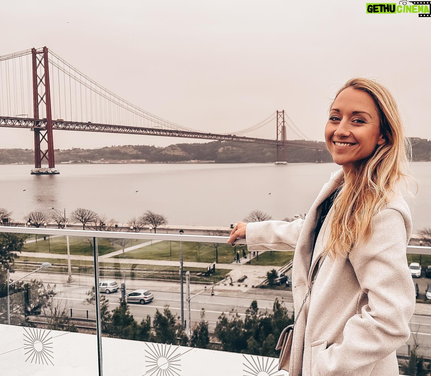 Tereza Tobiášová - 771 Likes - Najdi 5 rozdílů mezi fotkou 1 a 2. Rozdíl 18 hodin. A pojmenuj lokaci 🤣🚗🛬🕒
Tak tohle je ten nový Superb, na který jste se ptali na akcích @skodacr a @agentura_ritual celou zimu.
Už mi v něm vlály vlasy u oceánu! Celá reportáž na @primaftv nebo na webu @autosalon.tv 📺
Je to auto vašich snů? 👍