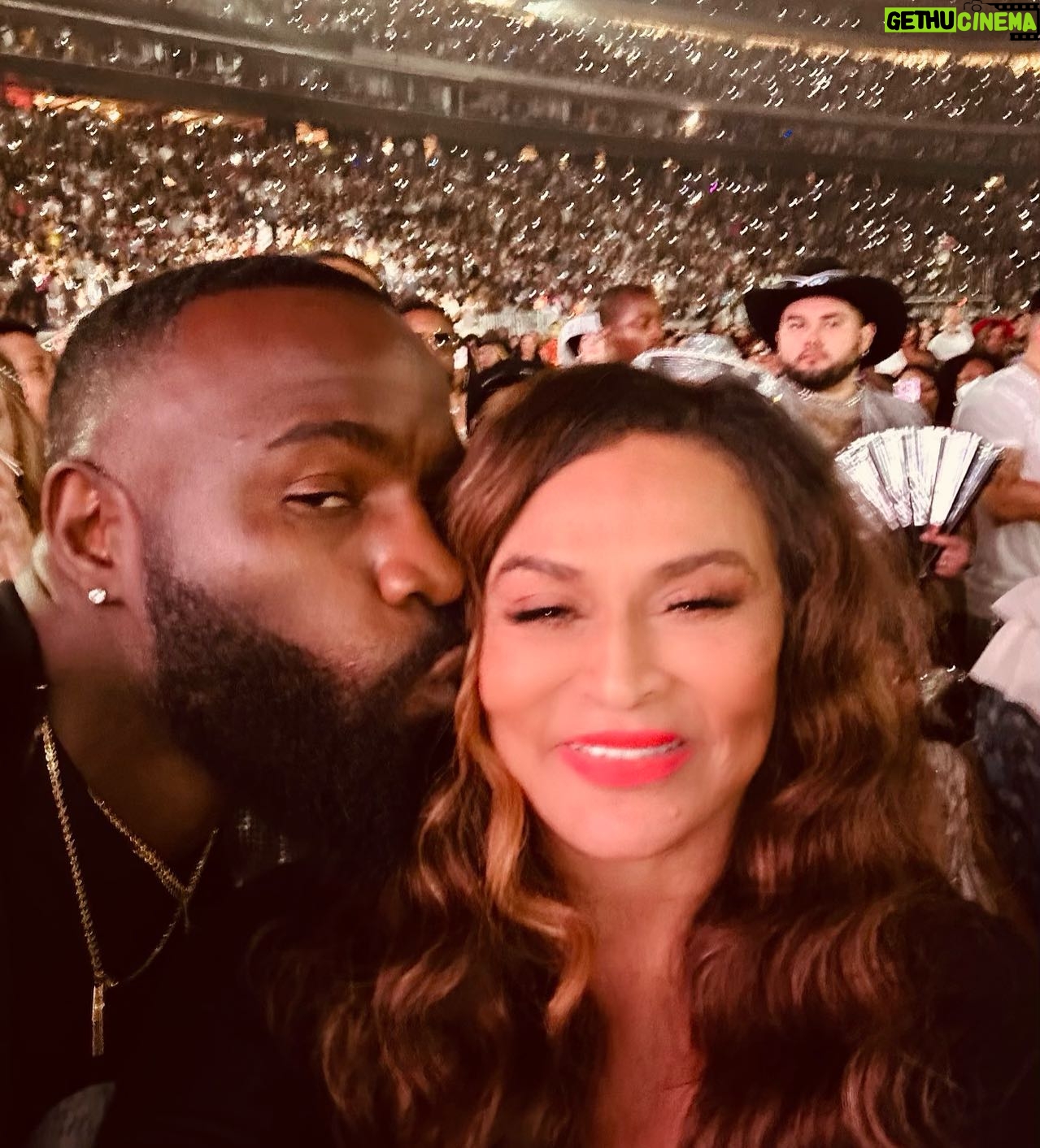 Terrence Terrell - 25.3K Likes - @mstinaknowles I love you deep and thank you for pushing us all to see the best in ourselves! Love you to the moon and around the world and back again! Y’all know I will fight for this one! #loveyou #queen #rwt #mylove