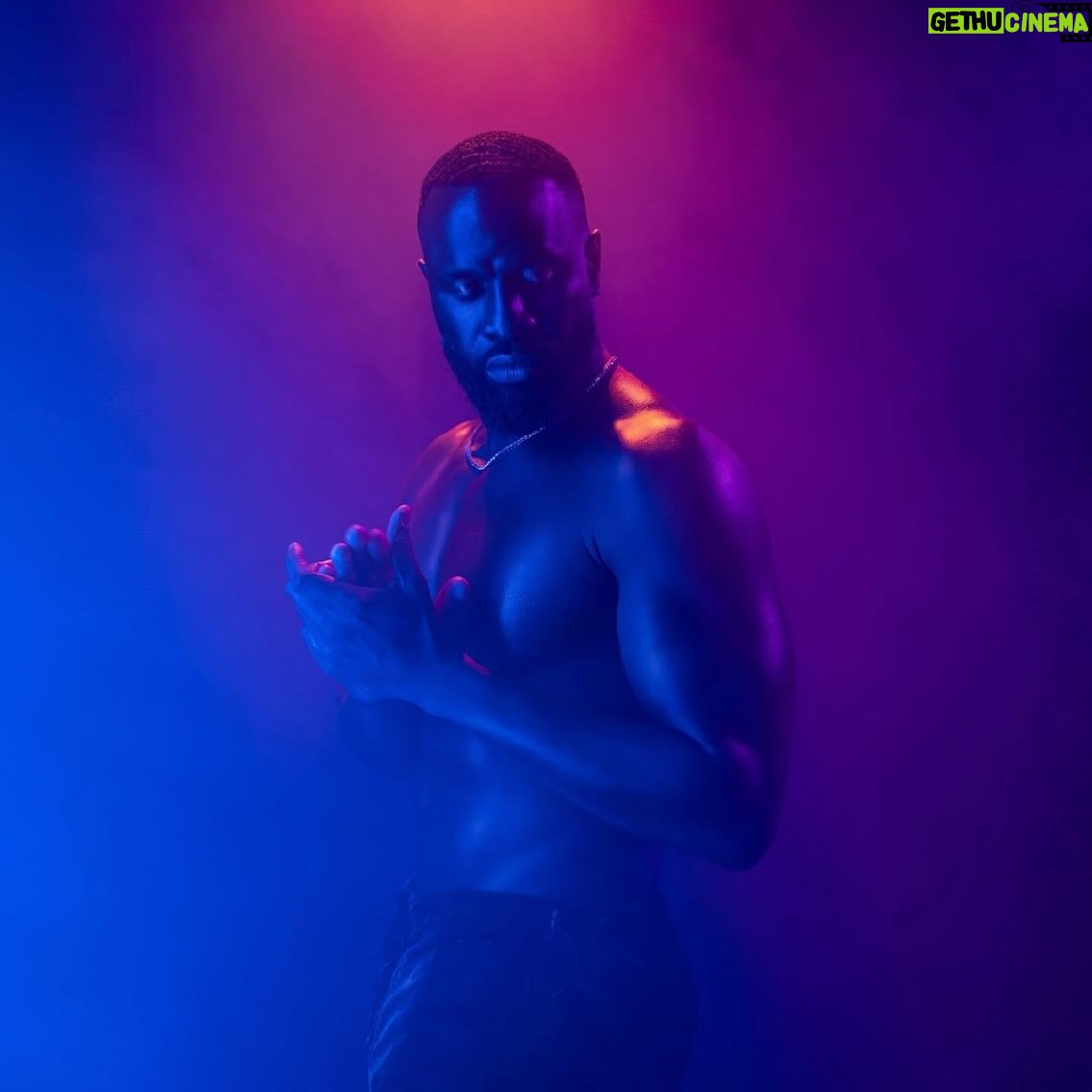 Terrence Terrell - 30.5K Likes - The eye of the storm #dream #me
Styled by ME!
Produced by: @six28productions
Shot by : @ronkatagiri
Lighting by : @caro.gage
Creative Director :@kobelamaur
Location : @wacotheater