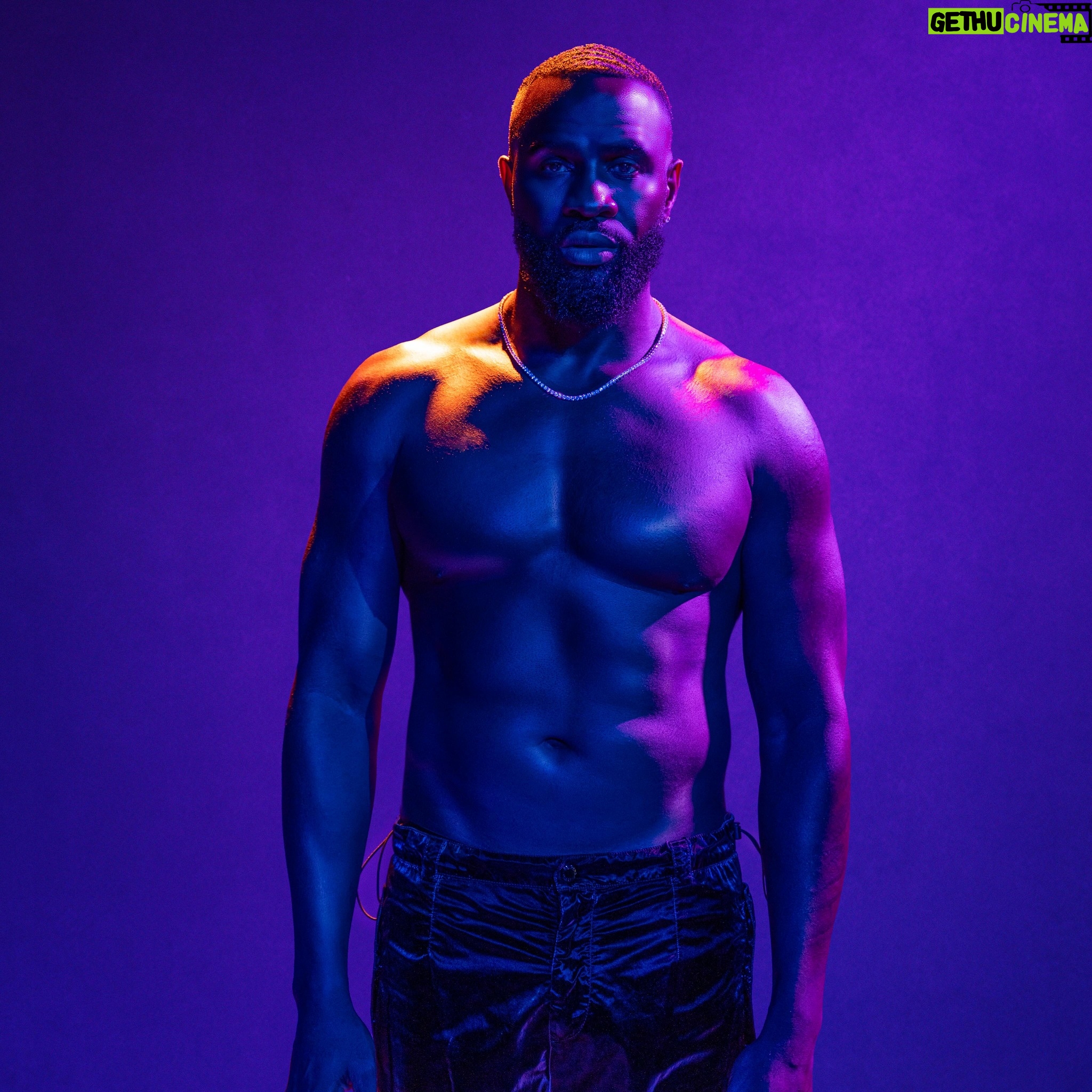 Terrence Terrell - 25.5K Likes - #rebirth
Styled by ME!
Produced by: @six28productions
Shot by : @ronkatagiri
Lighting by : @caro.gage
Creative Director :@kobelamaur
Location : @wacotheater