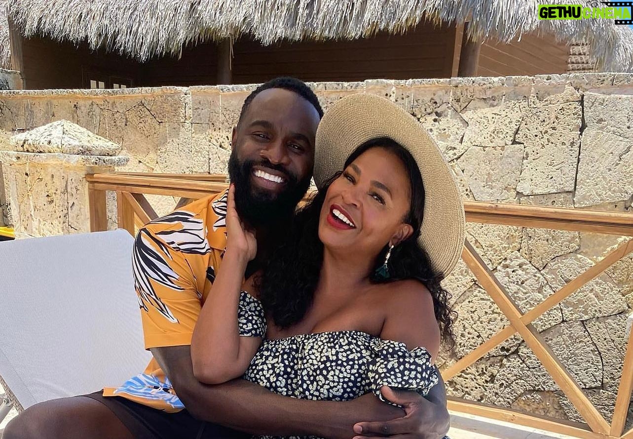 Terrence Terrell - 25.6K Likes - @iamnialong thank you for your grace and amazing talent! Y’all get on @peacocktv to catch the full ride of #thebestmanfinalchapters #blessed #art #love