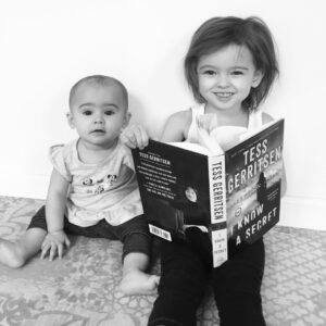 Tess Gerritsen Instagram - Look who got hold of Grandma's latest book!