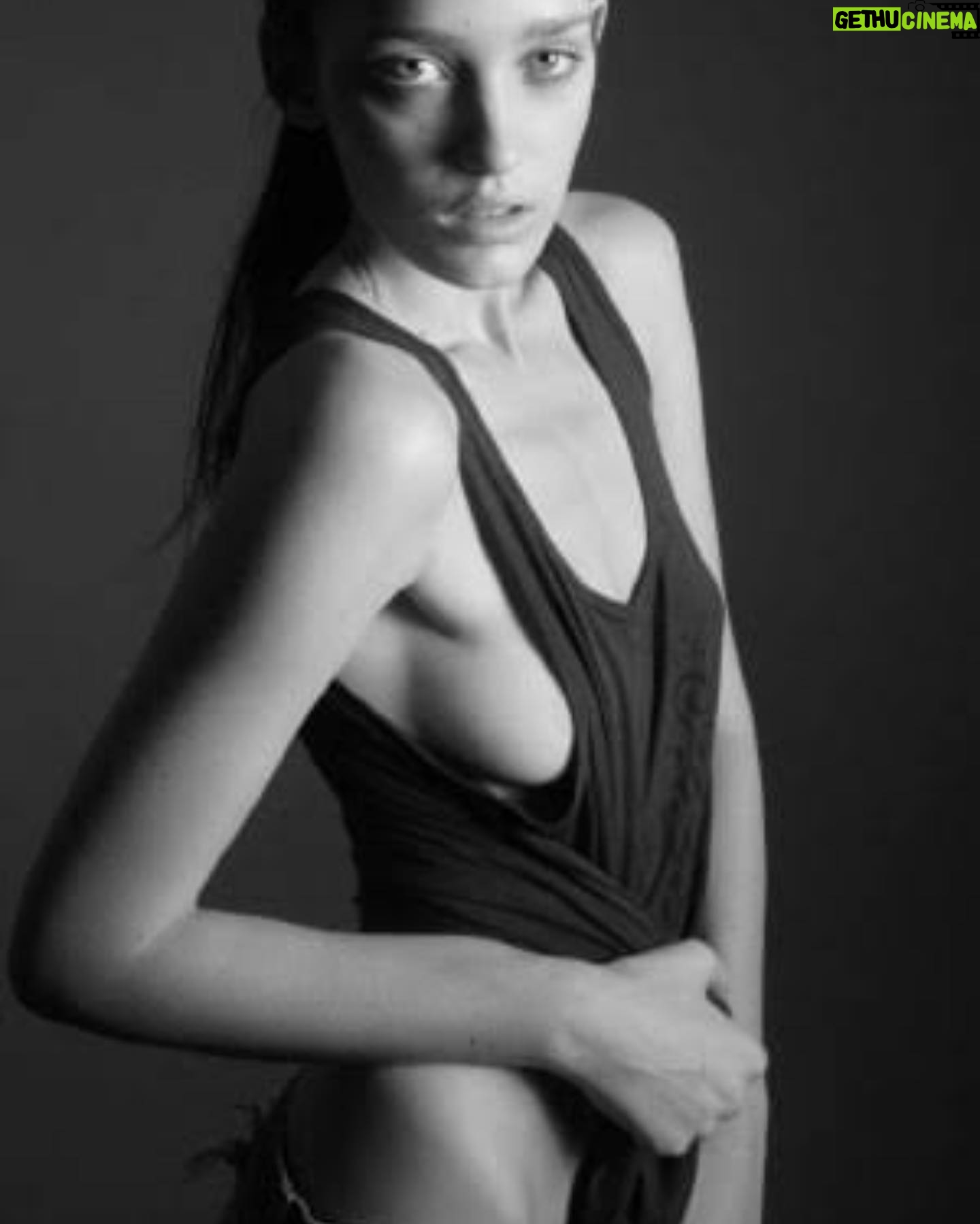 Tess Haubrich - 1.7K Likes - Paris 2008