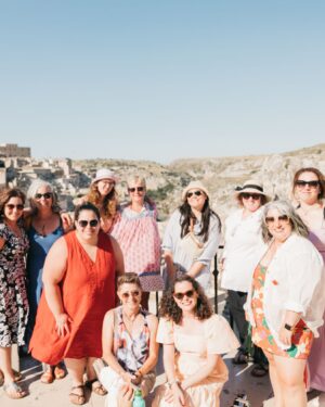 Tess Holliday Instagram - Last call to join Stellavision & @tessholliday on a trip of a lifetime. Don’t miss out on an authentic Italian adventure with us, featuring delectable cuisine, tours through historical cities, and the thrill of jumping off boats into the crystal-clear Mediterranean waters. This is your final chance to join a community of like-minded women and create unforgettable memories in the stunning landscapes of Southern Italy 🍊
🔗 Trip link in bio!