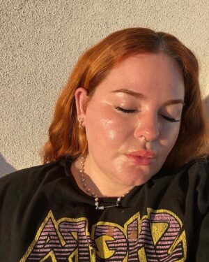 Tess Holliday Instagram - My bday is a week away!! Come celebrate early with me TOMORROW at @neverfullydressed new store on Melrose!! I will be there from 1-3pm & it’s a free event, so are my hugs! Can’t wait to see y’all there! If you don’t show up I’ll cry ♋️💞🫶👯‍♀️💅🏻🌴 #cancerseason #cancerseason♋️ #neverfullydressed #explore #losangeles