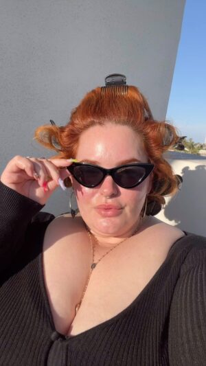 Tess Holliday Instagram - The horn was a paid actor! & @effyourbeautystandards forever! #effyourbeautystandards #beautystandards #mantra #advice #youareenough #selflove #bodyneutrality