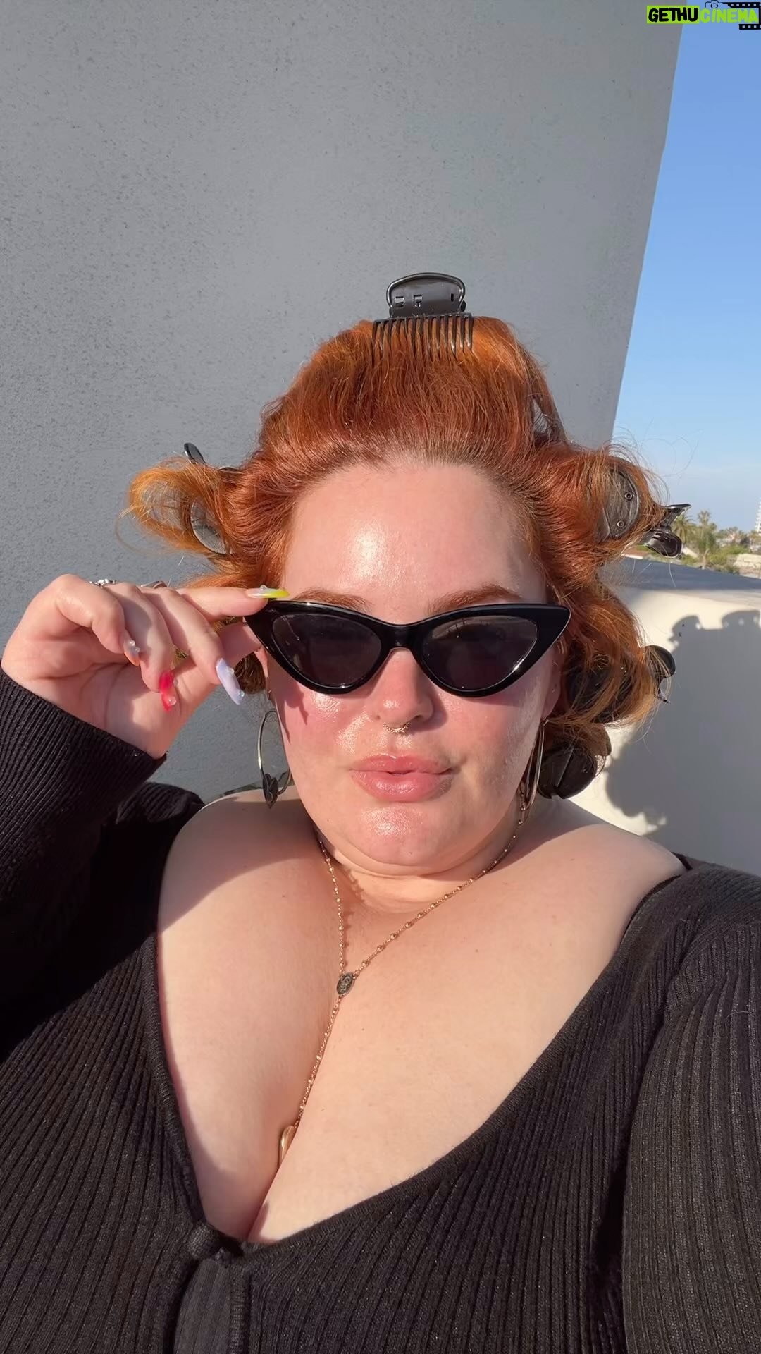 Tess Holliday - 3 Likes - The horn was a paid actor! & @effyourbeautystandards forever! #effyourbeautystandards #beautystandards #mantra #advice #youareenough #selflove #bodyneutrality