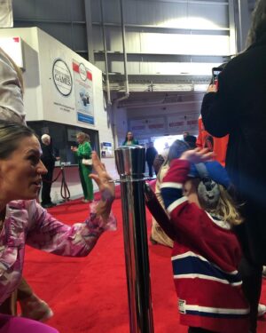 Tessa Bonhomme Instagram - We brought the kiddos to meet some hockey greats and take in the action.  They loved every second of it! 

These women are the BEST ambassadors for the game of hockey. They’re accessible, they’re kind, they take the time to connect with fans big and small and they’re bad a$$ at what they do. 

Thank you @hockeycanada , @pou29 @ambrose_13 @jocelarocque3 @natspooner5 @renatafast @andrea.brandli & @hilaryknight (I didn’t grab a pic and regret it) for being so great.