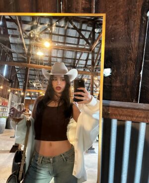 Tessa Brooks Instagram - Made it to Paso Robles @alo