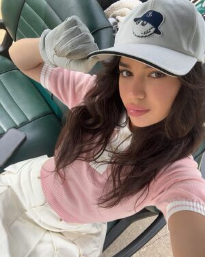 Tessa Brooks Instagram - Love a golf day with @jimmychoo @malbongolf ⛳️