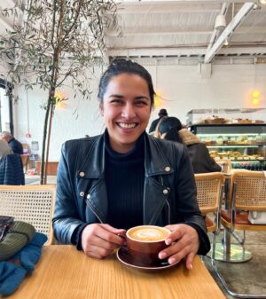 Tessa Rao Instagram - Christchurch was a dream ✨ And my first proper chance to catch up with some amazing humans while touring! Highlights include beautiful reunions, chilly early morning river runs (my ears cannot take the cold), and spending every chance I got staring at the @isaactheatreroyal ceiling 🧚🏽‍♀️