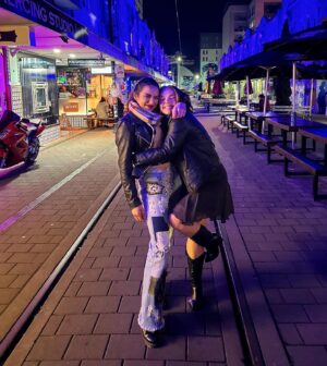 Tessa Rao Instagram - Christchurch was a dream ✨ And my first proper chance to catch up with some amazing humans while touring! Highlights include beautiful reunions, chilly early morning river runs (my ears cannot take the cold), and spending every chance I got staring at the @isaactheatreroyal ceiling 🧚🏽‍♀️