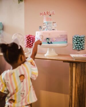 Tetona Jackson Instagram - Well… Harlie’s Dollhouse was a success! Thank you to everyone who made this party possible. Thank you @theprettyproject_ for capturing these precious moments. And a huge thank you to everyone who came out and celebrated Harlie’s special day with us 🫶🏾. Party planning is fun but I definitely need a break 🫠