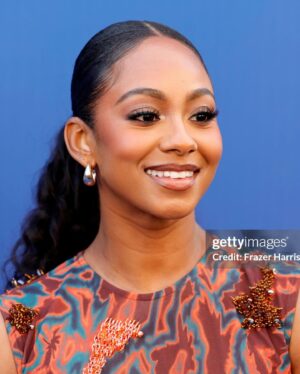 Tetona Jackson Instagram - Last night was nothing short of amazing. Thank you @cbstvstudios & @cbstv for such a beautiful event, and a night to remember. And thank you to my incredible glam squad for getting me right 🫶🏾

Make up: @makeupbyhendra 
Hair: @beautyxsophierose 
Styling: @ericowes
Dress : @onalajaofficial