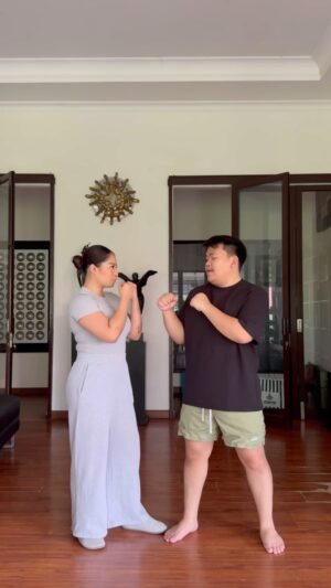 Teuku Rizky Muhammad Instagram - selamat hari Minggu. bikinin caption buat video ini dan dapet THR 200 ribu dari gue, cepat!!!