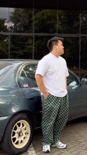 Teuku Rizky Muhammad Instagram - Jalan sore bersama Karyo, Great Corolla tahun 93. Gaya-gaya santai dewasa ga pake ribet ajaa. Tentrem, seger, damai, itu tujuannya ❤️