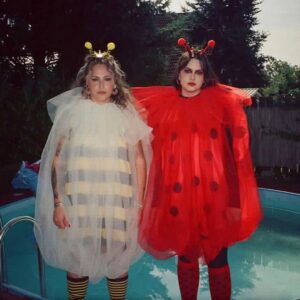 Teya Instagram - hope you‘re enjoying bye bye bye as much as we‘ve enjoyed the cake fight 👋🐞🐝

📸 @phillanoiraude