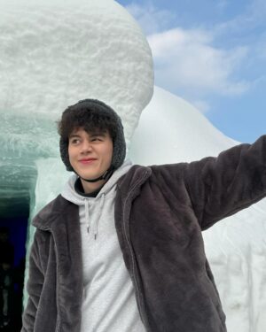 Thakorn Promsatitkul Instagram - อยากให้ที่ไทยมีหิมะบ้าง ทำไงดี ❄️