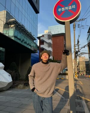 Thakorn Promsatitkul Instagram - รบกวนคิดแคปชั่นให้ทีครับ พอดีเท่อยู่ เลยไม่ว่าง