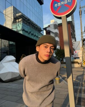Thakorn Promsatitkul Instagram - รบกวนคิดแคปชั่นให้ทีครับ พอดีเท่อยู่ เลยไม่ว่าง
