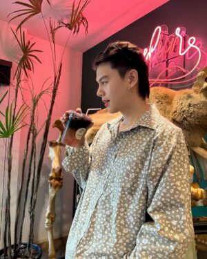 Thakorn Promsatitkul Instagram - Im ma kiss u right 💋