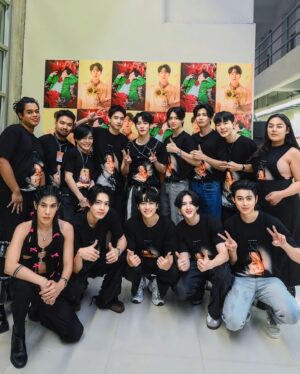 Thamrong Cunpisut Instagram - เราเจอกันในซีรีส์เมื่อหลายปีก่อนในฐานะนักแสดง แต่หลายปีต่อมา เราก็เดินทางในสายงานนี้มาด้วยกันในฐานะเพื่อน แล้วก็สัญญาว่าจะคอยซัพพอร์ทกันแบบนี้ตลอดไป ❤️
#ครอบครัวนี้อบอุ่นเสมอ
#30thanniwarsary 
#warwanarat