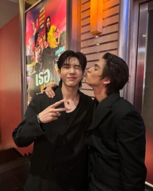 Thanaboon Kiatniran Instagram - 22/4/2567งานเปิดตัวภาพยนตร์ #เธอฟอร์แคช เก็บไว้เป็นความทรงจำดีๆว่าครั้งนึงในชีวิตได้เล่นหนังแล้ว หนังเรื่องนี้เป็นหนังเรื่องแรกในชีวิตเลย ขอบคุณพี่วา @waasuthep มากๆครับที่วันนั้นเรียกไปแคสบทนี้ ขอบคุณที่มองเห็นศักยภาพของเด็กคนนึงแล้วเชื่อว่าเด็กคนนี้มันจะทำสิ่งนี้ได้ตัวละครเกรียนๆ แสบๆ เสร่อๆ ที่เหมือนจะง่ายแต่โครตจะยากเป็นบ้าเป็นบอกับมันอยู่หลายวันเลย ขอบคุณพี่เอโกะ @akoakiko ที่ส่งชื่อไปแคสให้นะครับ และผ่านขั้นตอนอะไรต่างๆจนไปถึง พี่ถา @tha_sataporn ขอบคุณที่อนุญาตให้อู๋รับบทนี้นะครับ และเชื่อเหมือนกันว่าอู๋จะทำสิ่งนี้ออกมาได้ ขอบคุณที่อนุญาตให้ใส่วิกสีส้ม ย้อมผมข้างหลังสีทอง🤣 ไม่งั้นตัวละครนี้ก็จะไม่ออกมาเป็นแบบนี้เลย5555 ขอบคุณพี่เบส @why_bezt ที่สรรค์สร้างมุมกล้องที่สวยๆออกมา และคอยให้กำลังใจอยู่ตลอด ขอบคุณพี่ภัช @ppp.aaa.ttt ที่ช่วยประสานงานต่างๆนาๆ และพาไปซื้อลูกชิ้นวันนั้น555 พี่เกอร์กับพี่ส้วม @playingsnooker ขอบคุณที่ทำคอสตูมของแป๊ดให้มันออกมาดีมากๆ ชุด สีผม ทำถึง ทำเกินสุดๆ และทำสำเร็จแล้วนะพี่สิ่งที่เราคุยกันวันนั้น ขอบคุณพี่ไบร์ท @bbrightvc ขอบคุณที่เป็นพี่ชายที่ดี ขอบคุณที่คอยสอน คอยแนะนำเรื่องการแสดงต่างๆ พี่เล่นเป็นโบ้ได้ดีมากๆ ดีใจมากที่ได้ร่วมงานกับพี่นะครับ พี่ญาญ่า @urassayas  ถึงจะไม่ค่อยได้ร่วมฉากด้วยกัน แต่ถือว่าเป็นเกียรติต่อวงศ์ตะกูลและดีใจมากๆที่ได้ร่วมเล่นหนังเรื่องเดียวกับพี่นะครับ 😂 พี่เบนซ์ @pornchita ขอบคุณที่เอ็นดูอู๋นะครับ ขอบคุณที่ช่วยสอนเรื่องการแสดงอีกเช่นกัน พี่เบนซ์น่ารักมากก เล่นเก่งมากก เป็นเกียรติต่อวงศ์ตะกูลและดีใจมากๆเช่นกันครับที่ได้ร่วมงานกับพี่ ยายป๋อมแป๋ม @theniti ดีใจมากที่ได้เล่นหนังกับยายเหมือนกันน ยายเป็นคนที่เล่นดีมาก เต็มที่กับทุกฉากเลยย เวลาเข้าซีนกับยายสนุกมาก ทำถึงง พี่บิ้ก @d.gerrardd ดีใจมากที่ได้ร่วมงานกับศิลปินที่ชอบ ฟังเพลงพี่มาตั้งนานไม่คิดเลยว่าจะมาได้ร่วมเล่นหนังด้วยกัน พี่เล่นได้โครตบ้า โครตดี เดอะแก๊งทวงหนี้ ดีใจมากที่ได้เจอกัน สนุกมากเวลาอยู่กับพวกเอ็ง ขอบคุณที่ทำให้แก๊งนี้มันดูมีสีสันมากขึ้นนะ ขอบคุณทีมงานทุกคนนะครับที่ตั้งใจทำหนังเรื่องนี้ออกมาให้มันสุดยอดขนาดนี้ ขอบคุณครูปรางค์ @jprang ที่ช่วยทำให้อู๋รู้จักกับตัวละครนี้ว่ามันเป็นคนยังไง ถ้าไม่มีครูปรางค์นี่เเย่เลย55555 แล้วก็ขอบคุณตัวเองมากๆที่รับโอกาสนี้ ถ้าวันนั้นไม่กล้าที่จะเล่นก็คงไม่รู้ว่าเราก็ทำได้นี่นา ถึงจะไม่ได้ดีที่สุดแต่ก็พยายามเต็มที่และจะฝึกฝนต่อไป และสุดท้ายฝากด้วยนะครับภาพยนตร์เรื่อง #เธอฟอร์แคช 25 เมษายนนี้ทุกโรงภาพยนตร์