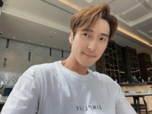 Thanaboon Wanlopsirinun Instagram - คลีนิคไหนพร้อม ติดต่อมาเลยครับ ใต้ตา หน้าผาก ยับหมดแล้ว 5555