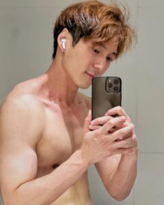 Actor Thanaboon Wanlopsirinun HD Instagram Photos and Wallpapers May 2024