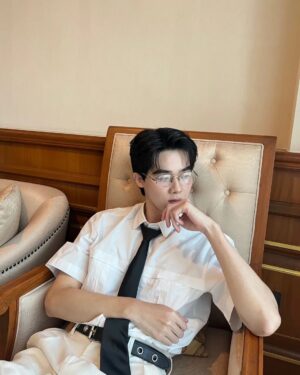 Thanawat Uthaikitwanit Instagram - what do u call this look ? 🤓