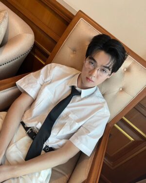 Thanawat Uthaikitwanit Instagram - what do u call this look ? 🤓