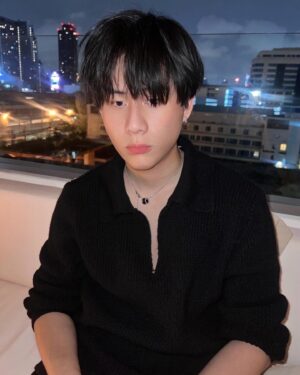 Thanawin Pholcharoenrat Instagram - 🖤