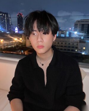 Thanawin Pholcharoenrat Instagram - 🖤