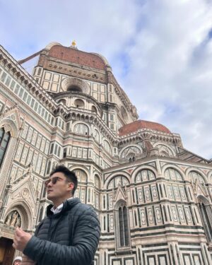 Thanwa Suriyajak Instagram - Florence :) ❤️ มาเที่ยวอิตาลีครั้งนี้ ท่องเที่ยวในโซน Tuscany เป็นหลัก ได้พักที่ฟลอเรนซ์นานที่สุด อยู่เมืองนี้ผมได้มีโอกาสไปตลาดท้องถิ่นของที่นี่และทำอาหารอิตาเลียนด้วย ชอบทุกอย่างของเมืองนี้ อาหาร อาร์ต landscape เก็บภาพวิวสวยๆ บางส่วนมาฝากนะครับ 😉