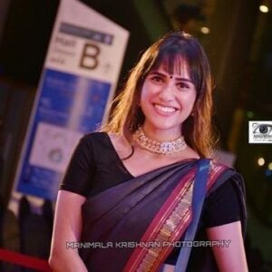 Thasha Krishnakumar Instagram - Ulagam Awards ♥️

📸: @manimalakrishnan 
Accessories: @kedai.lah