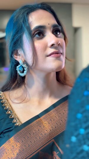 Thasha Krishnakumar Instagram - Enna solla pogirai?! 😊
•
Wrapping up the first week of #WeddingGalatta! Are you all loving it so far? Share your thoughts! 🎉💍✨ Ungaluku Pudichirukka?

#WeddingGalatta Astro series every Monday to Thursday at 9pm on Astro Vinmeen Ch202 ✨

#WeddingGalatta

Director : @imsaranz 
Producer : Kasturi Krusamy
Script : Saran Z & Kasturi Krusamy 

#astroseries #drama #ennasollapogirai #kandukondenkandukonden #arrahman #reel #tamilreel