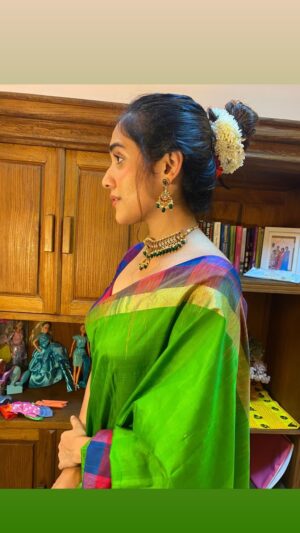 Thasha Krishnakumar Instagram - 💕

Accessories: @kedai.lah 
Jasmine scrunchy: @kedai.lah