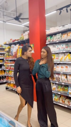 Thasha Krishnakumar Instagram - Nilambari Aunty ft @sai_kogila @thasha_krishnakumar @claytonjr_98 

#pasanga2 🎬 #onset #tamilmemes 
Credit: Jaybee Jecy