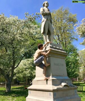 Thayne Jasperson Instagram - Daddy, daddy LOOK! My name is Philip/Laurens all weekend 🙋🏻‍♂️
#MonkeyinAround #SeaburysFreeThoughts #Hamilton #Broadway 📸: @amariek23