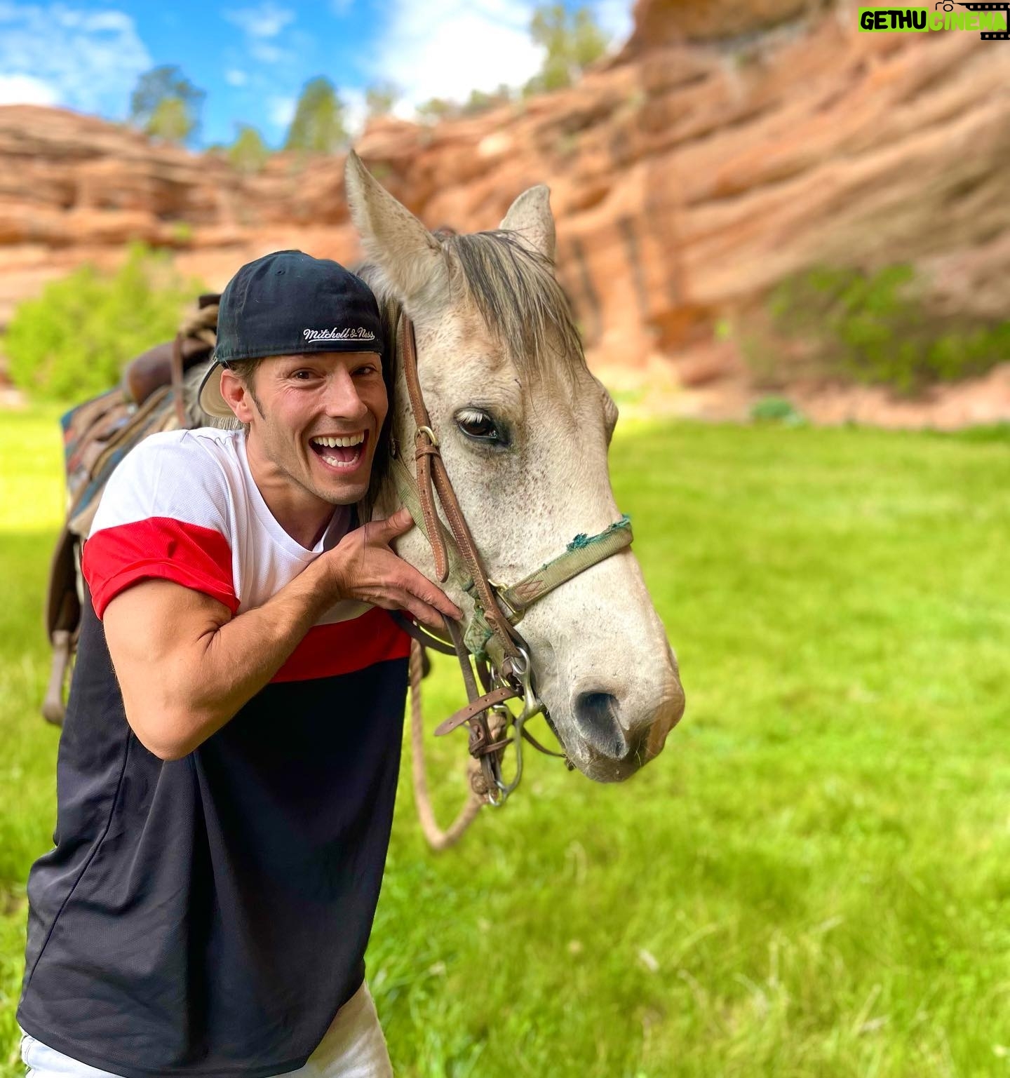 Thayne Jasperson - 7.4K Likes - 🐎….then did my splits 🤸🏻♂️
•
•
#Ninja #SeaburysInnerSpirit ✨ #Yeehaw🤠 #CantTakeTheCountryOuttaTheKid #SeaburysFreeThoughts #Hamilton